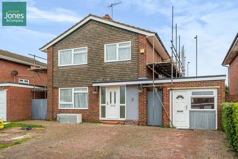 3 bedroom detached house to rent, The Templars, Worthing, West Sussex, BN14
