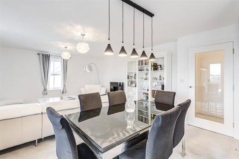 2 bedroom flat for sale, Heene Road, West Sussex BN11