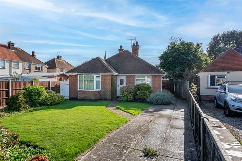 2 bedroom bungalow for sale, The Oval, Worthing, West Sussex, BN13