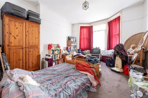 1 bedroom flat for sale, Warwick Road, Worthing, West Sussex, BN11