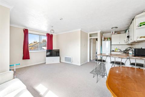 2 bedroom flat for sale, Brighton Road, Worthing, West Sussex, BN11