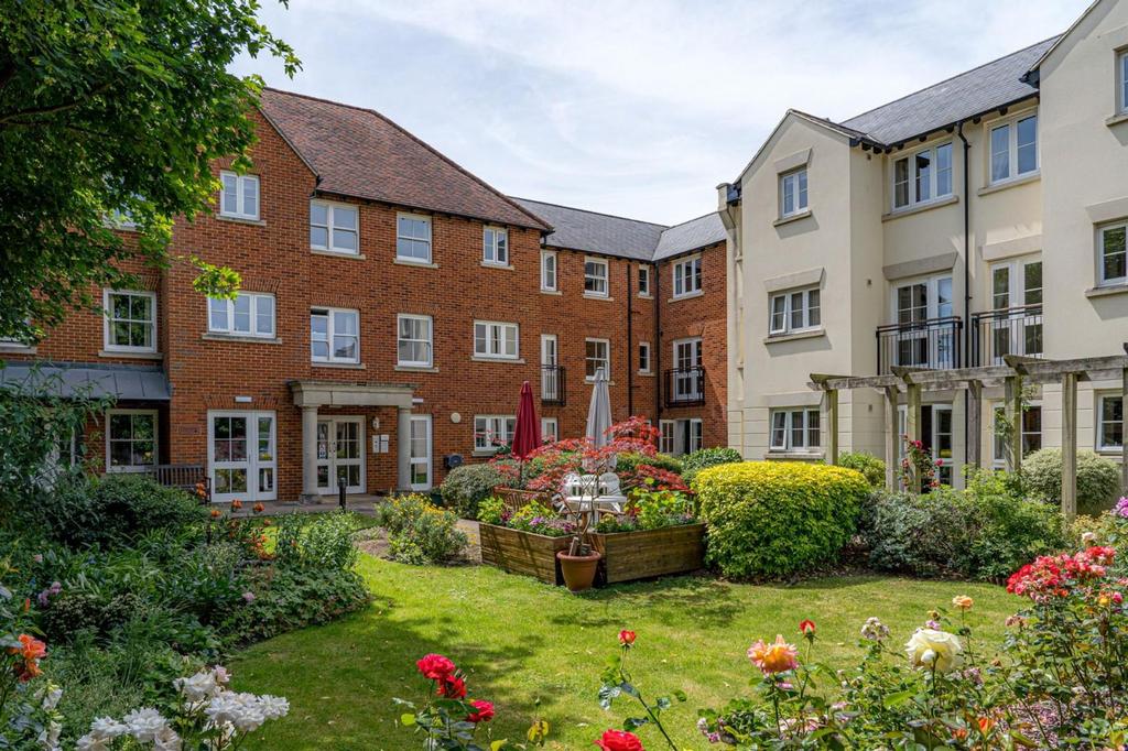 Roper Road, Canterbury, CT2 1 bed apartment £160,000