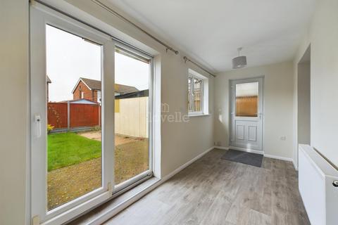 3 bedroom semi-detached house to rent, Renfrew Road, Lincoln LN5