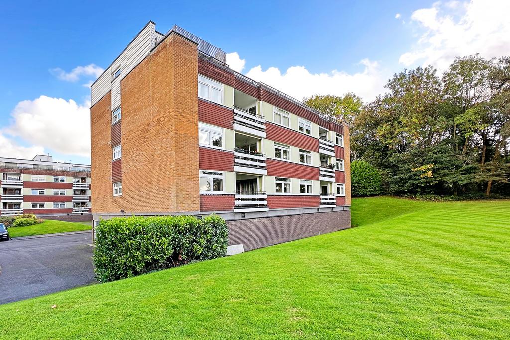 Riverside Drive, Solihull, B91 3 bed apartment for sale £369,950