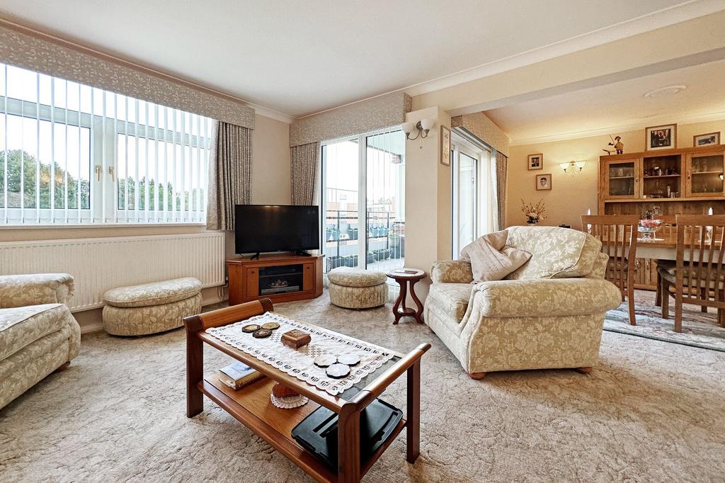Riverside Drive, Solihull, B91 3 bed apartment for sale £369,950