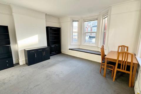 3 bedroom flat to rent, Christchurch Road, Bournemouth BH7