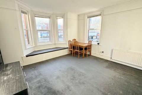3 bedroom flat to rent, Christchurch Road, Bournemouth BH7
