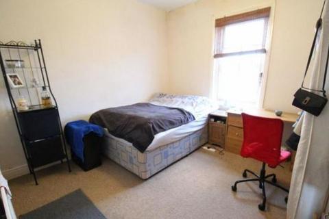 3 bedroom flat to rent, Christchurch Road, Bournemouth BH7