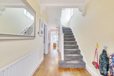 6 Wharncliffe Gardens, London, SE25 6DQ