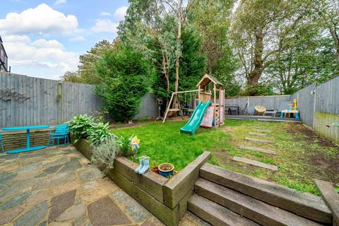 6 Wharncliffe Gardens, London, SE25 6DQ