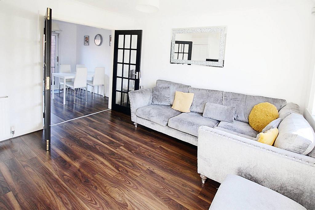 Lorraine Way, Strathleven Park, Bonhill, Alexandria G83 3 bed end of