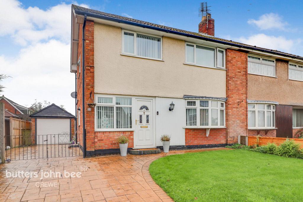 Lansdowne Road, Crewe 3 bed semidetached house for sale £180,000