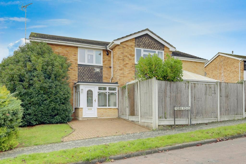 Warwick Road, Rayleigh, SS6 4 bed detached house for sale £550,000