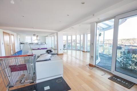 3 bedroom flat to rent, Comer House, 19 Station Road, Barnet, Hertfordshire, EN5 1QJ