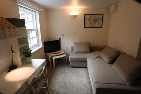 Studio to rent, West Street, Buckingham