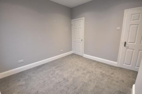 2 bedroom terraced house to rent, Tavistock Crescent, Luton, Bedfordshire, LU1 3UP