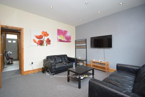 6 bedroom terraced house to rent, Woodsley Road, Hyde Park LS3