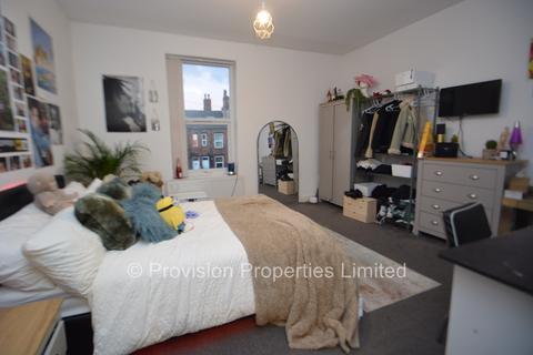 5 bedroom terraced house to rent, Wrangthorn Terrace, Hyde Park LS6