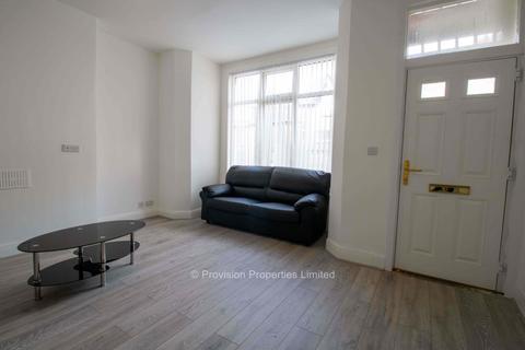 6 bedroom terraced house to rent - Brudenell Mount, Hyde Park LS6