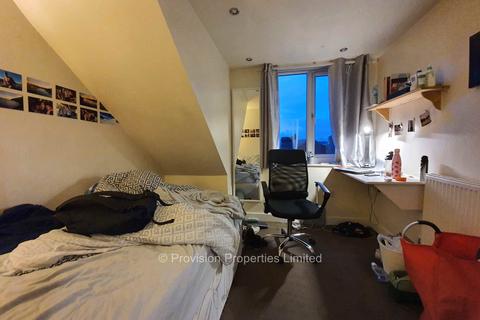 5 bedroom terraced house to rent, Royal Park Grove, Hyde Park LS6