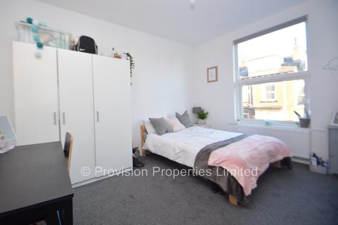 6 bedroom terraced house to rent, Norwood Place, Hyde Park LS6