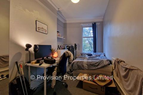 8 bedroom end of terrace house to rent, Victoria Road, Hyde Park LS6