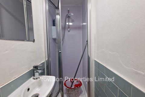 8 bedroom end of terrace house to rent - Victoria Road, Hyde Park LS6