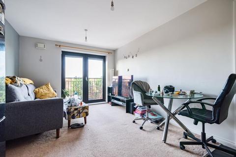2 bedroom apartment to rent, Buckingham Road,  Audley House,  OX26