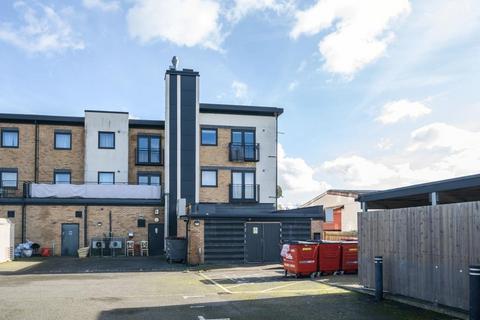 2 bedroom apartment to rent, Buckingham Road,  Audley House,  OX26