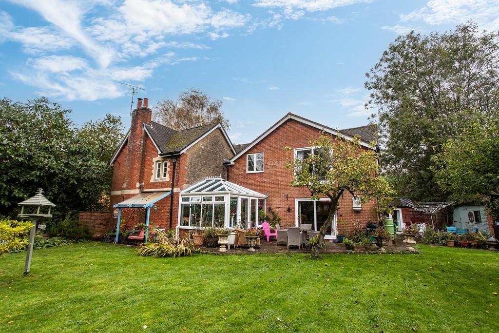 Westbury Leigh, Westbury 5 bed detached house £3,000 pcm (£692 pw)