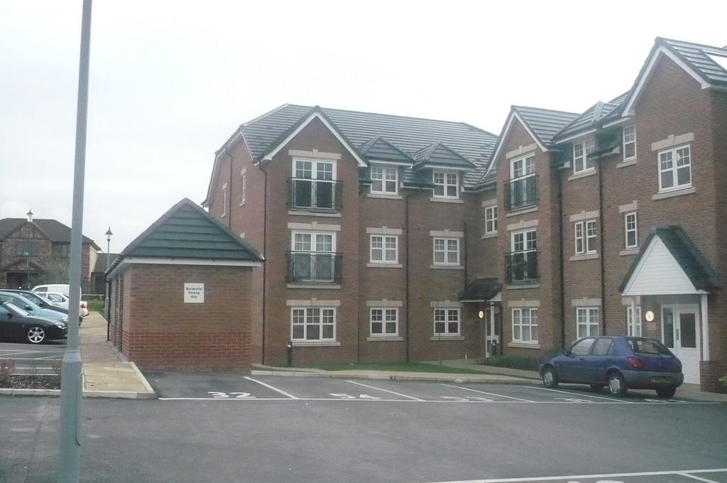 College Fields, Cronton Lane, Widnes 2 bed apartment for sale £100,000