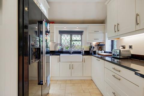 37 Dome Hill, Caterham, CR3 6EF
