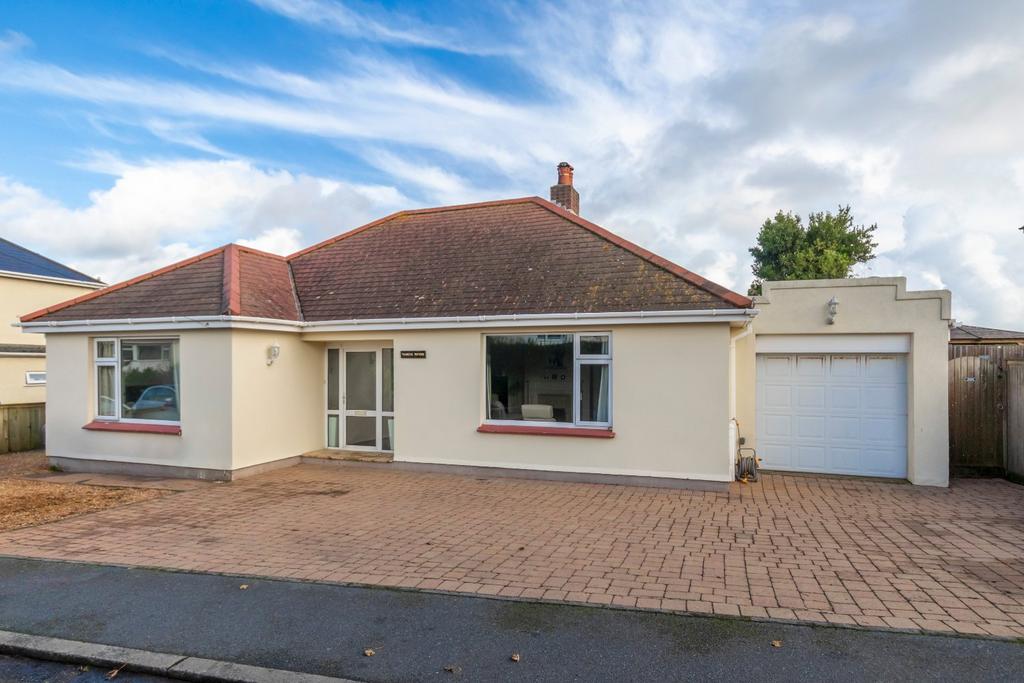 Helston Estate, Rue De La Perruque, Castel, Guernsey 3 bed bungalow for
