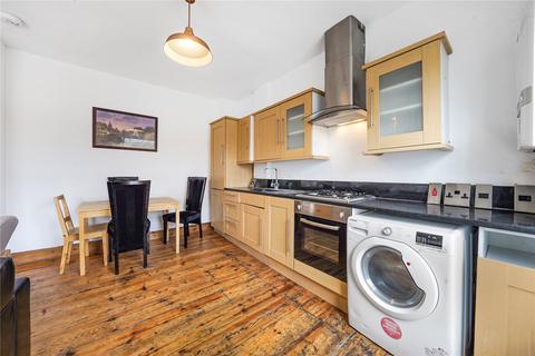 3 bedroom flat to rent, Davenant Road, Archway, London