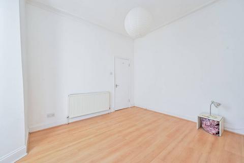 3 bedroom end of terrace house for sale - Elverson Road, St Johns, London, SE8