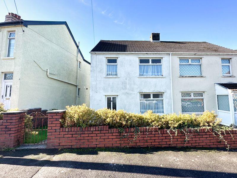 Giant's Grave Road, Briton Ferry, Neath, SA11 2LS 3 bed semidetached