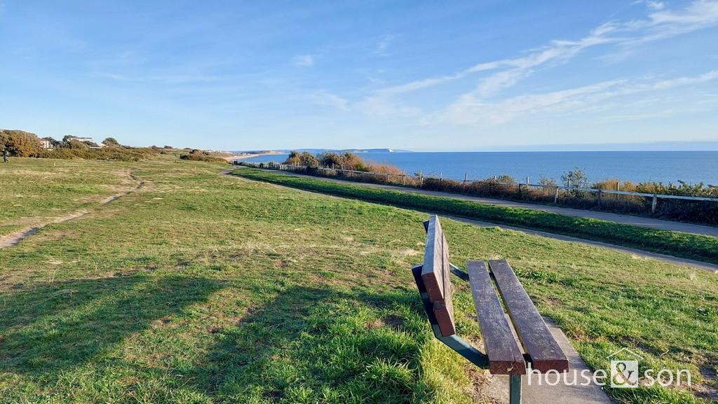 Seacliff Court, 23 Cliff Road, Bournemouth, BH5 2 bed apartment for sale £250,000