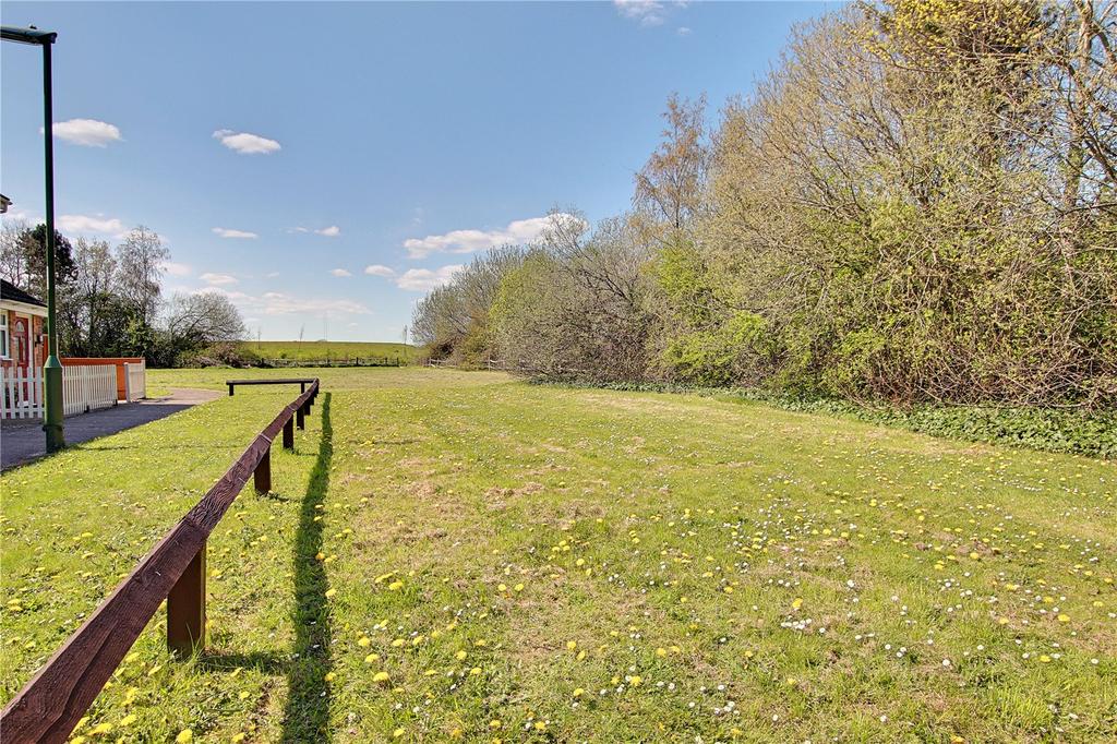 Close, Wick, Littlehampton, West Sussex, BN17 3 bed terraced