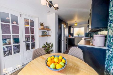 82 Wren Path, London, SE28 0DX