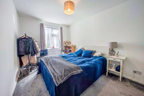 82 Wren Path, London, SE28 0DX