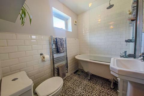 82 Wren Path, London, SE28 0DX