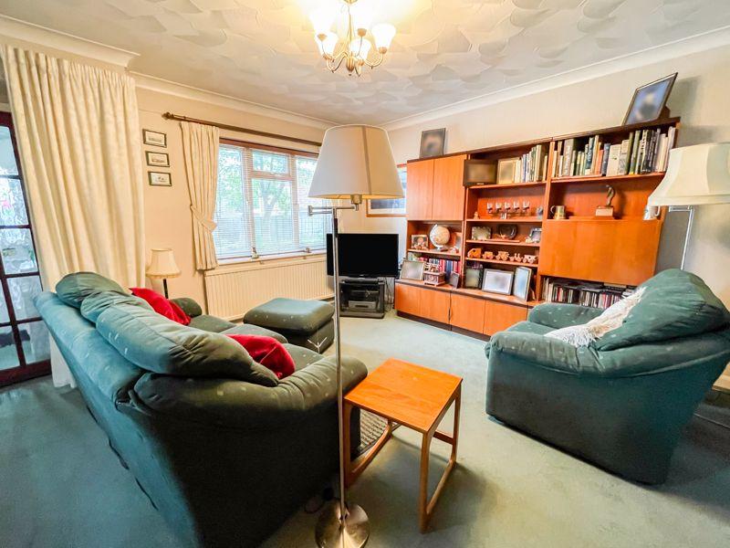 Tamella Road, Botley, SO30 2NY 3 bed semidetached house for sale £