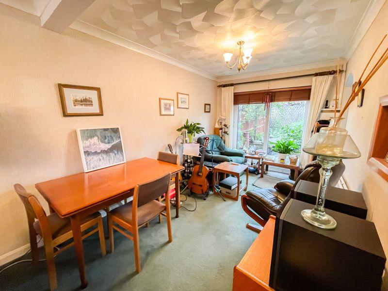 Tamella Road, Botley, SO30 2NY 3 bed semidetached house for sale £