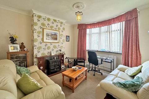 4 bedroom semi-detached house for sale, Kent Avenue, Walsall