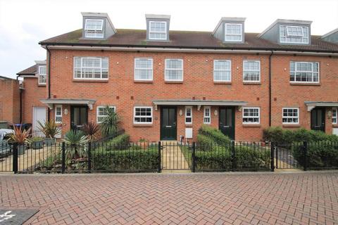 3 bedroom terraced house to rent, 4  Kings Mews