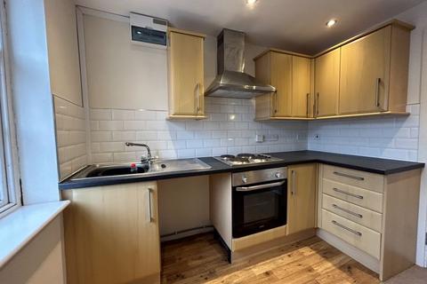 3 bedroom flat to rent, Market Place,