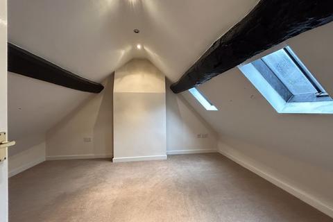 3 bedroom flat to rent, Market Place,