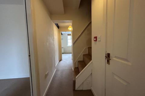 3 bedroom flat to rent, Market Place,