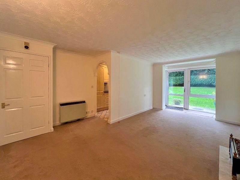 TETTENHALL, Beechwood Court, Corfton Drive 2 bed apartment for sale £