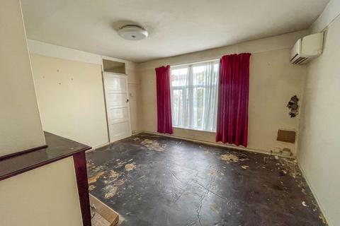 14 Barnlea Close, Feltham, TW13 5LQ